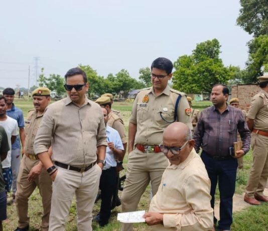 न्याय आपके द्वार’ अभियान: डीएम ने विवादित भूमि का किया स्थलीय निरीक्षण