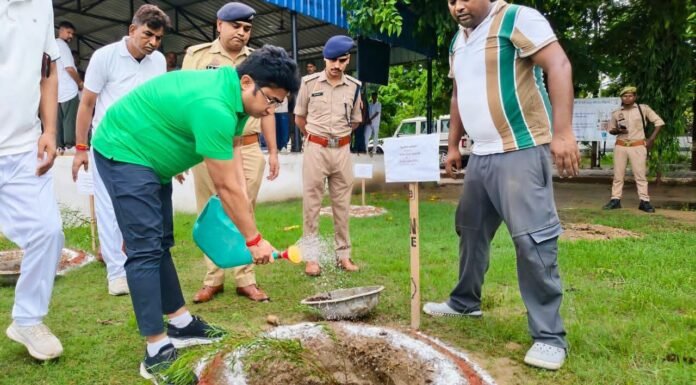 ‘एक पेड़ माँ के नाम’ अभियान: एसपी संदीप मीना ने किया वृक्षारोपण, पर्यावरण संरक्षण का दिलाया संकल्प