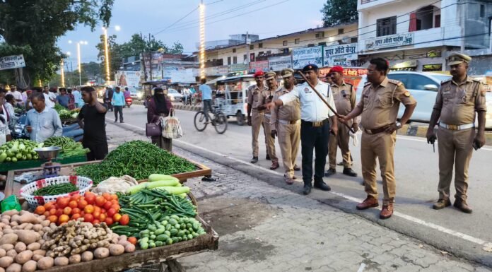 महिला अस्पताल से रोडवेज तिराहे तक चला अतिक्रमण हटाओ अभियान ट्रैफिक पुलिस की कार्रवाई से जाम से मिली राहत, स्थायी समाधान के लिए नगर पालिका से होगा समन्वय