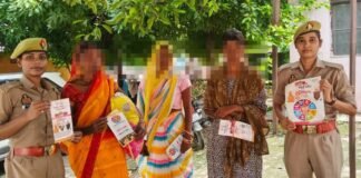 मिशन शक्ति फेज-5 के तहत महिला थाना टीम ने चलाया जागरूकता अभियान महिलाओं को हेल्पलाइन, साइबर सुरक्षा और नए आपराधिक कानूनों की दी जानकारी, 50 लोगों से पूछताछ