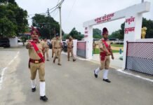 पुलिस लाइन का एसपी ने किया निरीक्षण, परेड में टर्नआउट परखी, सुविधाएं दुरुस्त करने के निर्देश अर्दली रूम में सुनी पुलिसकर्मियों की समस्याएं, त्वरित समाधान का दिया भरोसा