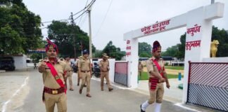 पुलिस लाइन का एसपी ने किया निरीक्षण, परेड में टर्नआउट परखी, सुविधाएं दुरुस्त करने के निर्देश अर्दली रूम में सुनी पुलिसकर्मियों की समस्याएं, त्वरित समाधान का दिया भरोसा