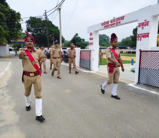पुलिस लाइन का एसपी ने किया निरीक्षण, परेड में टर्नआउट परखी, सुविधाएं दुरुस्त करने के निर्देश अर्दली रूम में सुनी पुलिसकर्मियों की समस्याएं, त्वरित समाधान का दिया भरोसा
