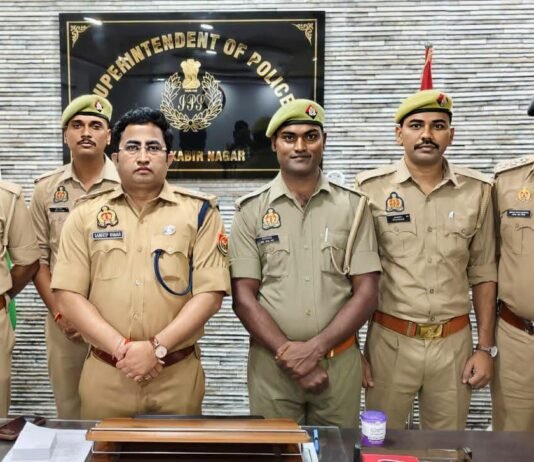 उपनिरीक्षक भर्ती में संतकबीरनगर के सात पुलिसकर्मियों ने लहराया परचम एसपी संदीप कुमार मीना ने चयनित अभ्यर्थियों को दी बधाई, कहा— यह पूरे पुलिस परिवार के लिए गौरव का क्षण