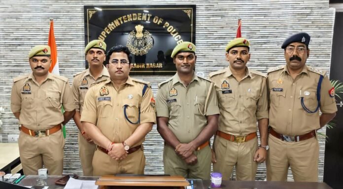 उपनिरीक्षक भर्ती में संतकबीरनगर के सात पुलिसकर्मियों ने लहराया परचम एसपी संदीप कुमार मीना ने चयनित अभ्यर्थियों को दी बधाई, कहा— यह पूरे पुलिस परिवार के लिए गौरव का क्षण