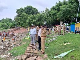 बाढ़ पूर्व तैयारियों का डीएम ने लिया जायजा, सरयू नदी के बढ़ते जलस्तर पर प्रशासन अलर्ट