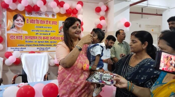महिला उत्पीड़न मामलों की समीक्षा को संतकबीरनगर पहुंचीं राज्य महिला आयोग की अध्यक्ष जनसुनवाई में 10 मामलों की सुनवाई, अस्पताल का निरीक्षण कर कन्या जन्मोत्सव में हुईं शामिल