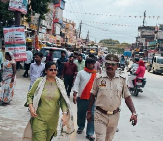 सीआरओ के निर्देश पर मुंडेरवा में गरजा बुलडोजर, मुख्य मार्ग से हटाया गया अतिक्रमण राजस्व, पुलिस व नगर पंचायत की संयुक्त कार्रवाई, दोबारा कब्जा करने पर एफआईआर और जुर्माने की चेतावनी