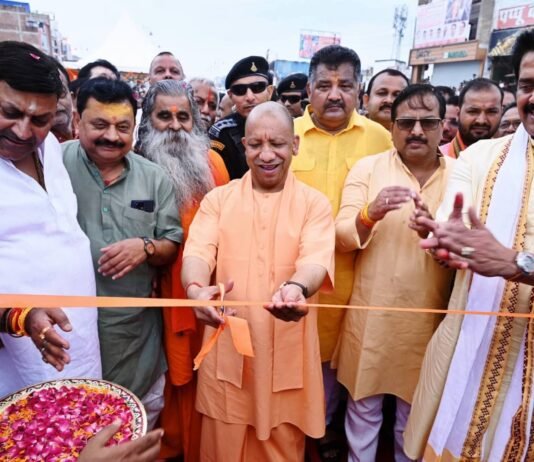 मुख्यमंत्री योगी ने किया गोरखपुर सिक्स लेन फ्लाईओवर का उद्घाटन जाम से मिलेगी राहत, शहर के विकास और यातायात को मिलेगी नई रफ्तार