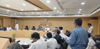 पीएम आदर्श ग्राम योजना की डीएम ने की समीक्षा, एक सप्ताह में स्थलीय सत्यापन के निर्देश विकास कार्यों की गुणवत्ता परखने के लिए गठित हुई विशेष टीम, पारदर्शिता पर जोर