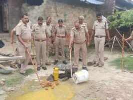 अवैध शराब के खिलाफ आबकारी विभाग की बड़ी कार्रवाई, 235 किलो महुआ लहन नष्ट 4 लीटर कच्ची शराब बरामद, आबकारी अधिनियम के तहत मुकदमा दर्ज