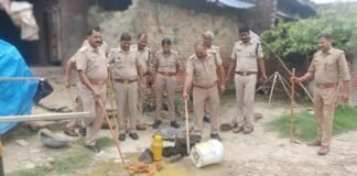अवैध शराब के खिलाफ आबकारी विभाग की बड़ी कार्रवाई, 235 किलो महुआ लहन नष्ट 4 लीटर कच्ची शराब बरामद, आबकारी अधिनियम के तहत मुकदमा दर्ज