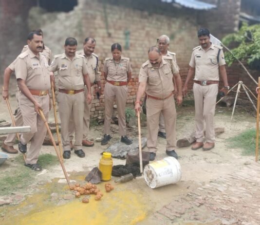 अवैध शराब के खिलाफ आबकारी विभाग की बड़ी कार्रवाई, 235 किलो महुआ लहन नष्ट 4 लीटर कच्ची शराब बरामद, आबकारी अधिनियम के तहत मुकदमा दर्ज