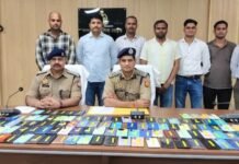 35 लाख के 165 गुमशुदा मोबाइल बरामद, बस्ती पुलिस ने लौटाई लोगों की मुस्कान