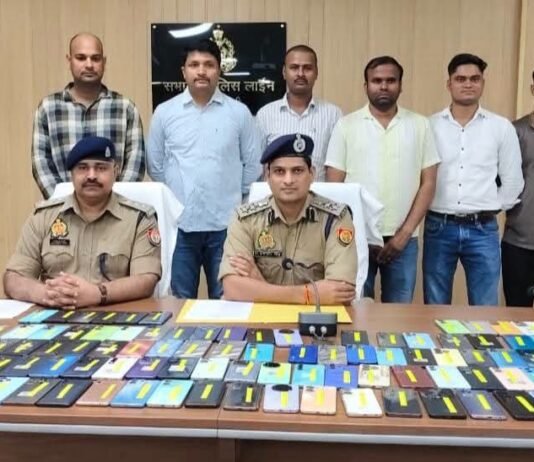 35 लाख के 165 गुमशुदा मोबाइल बरामद, बस्ती पुलिस ने लौटाई लोगों की मुस्कान