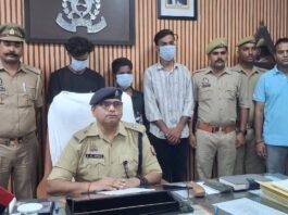 महुली पुलिस ने अंतरजनपदीय बाइक चोर गिरोह का किया पर्दाफाश, तीन शातिर गिरफ्तार पांच चोरी की मोटरसाइकिलें, तीन एंड्रॉयड मोबाइल बरामद; देवरिया, लखनऊ और बाराबंकी समेत कई जिलों से वाहन चोरी करने की कबूली वारदात