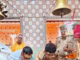 श्रावण मास की तैयारियों का डीएम-एसपी ने लिया जायजा, शिव मंदिरों का किया निरीक्षण कोपिया, झरखंडी और बाबा कुबेरनाथ मंदिर पहुंचे अधिकारी, कांवड़ यात्रियों की सुरक्षा व सुविधाओं के दिए निर्देश