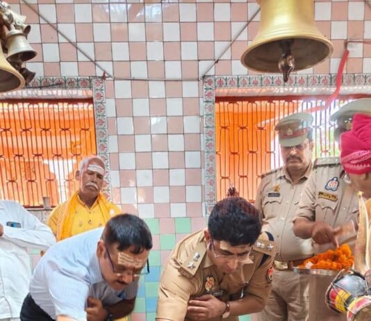श्रावण मास की तैयारियों का डीएम-एसपी ने लिया जायजा, शिव मंदिरों का किया निरीक्षण कोपिया, झरखंडी और बाबा कुबेरनाथ मंदिर पहुंचे अधिकारी, कांवड़ यात्रियों की सुरक्षा व सुविधाओं के दिए निर्देश