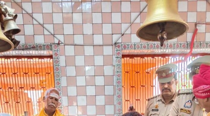 श्रावण मास की तैयारियों का डीएम-एसपी ने लिया जायजा, शिव मंदिरों का किया निरीक्षण कोपिया, झरखंडी और बाबा कुबेरनाथ मंदिर पहुंचे अधिकारी, कांवड़ यात्रियों की सुरक्षा व सुविधाओं के दिए निर्देश