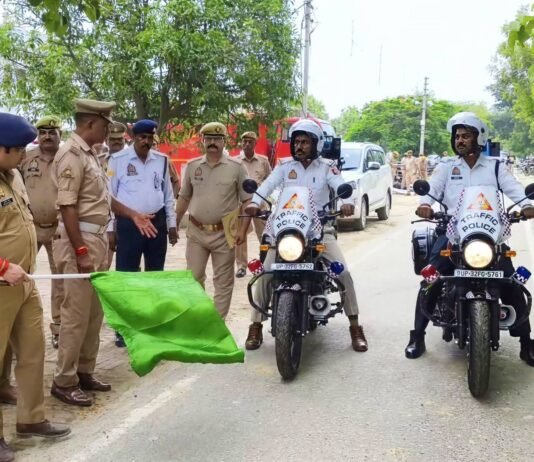 यातायात पुलिस को मिले दो इंटरसेप्टर वाहन, एसपी ने दिखाई हरी झंडी आधुनिक तकनीक से होगी ओवरस्पीडिंग और यातायात नियमों के उल्लंघन पर प्रभावी कार्रवाई