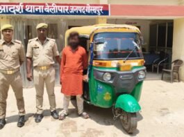 बेलीपार पुलिस की बड़ी कार्रवाई: चोरी का ऑटो रिक्शा बरामद, शातिर आरोपी गिरफ्तार पूर्व में भी कई मुकदमों में रहा शामिल, आपराधिक इतिहास खंगाल रही पुलिस