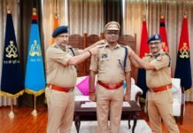 एसपी नॉर्थ ज्ञानेंद्र नाथ प्रसाद बने आईपीएस, डीजीपी ने पिपिंग सेरेमनी में लगाया रैंक पीपीएस से आईपीएस पदोन्नति के साथ बढ़ी जिम्मेदारी, तेजतर्रार पुलिसिंग के लिए पहचान