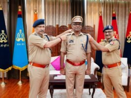 एसपी नॉर्थ ज्ञानेंद्र नाथ प्रसाद बने आईपीएस, डीजीपी ने पिपिंग सेरेमनी में लगाया रैंक पीपीएस से आईपीएस पदोन्नति के साथ बढ़ी जिम्मेदारी, तेजतर्रार पुलिसिंग के लिए पहचान