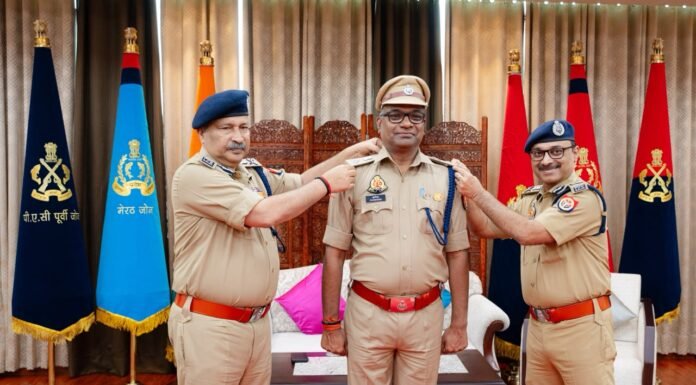 एसपी नॉर्थ ज्ञानेंद्र नाथ प्रसाद बने आईपीएस, डीजीपी ने पिपिंग सेरेमनी में लगाया रैंक पीपीएस से आईपीएस पदोन्नति के साथ बढ़ी जिम्मेदारी, तेजतर्रार पुलिसिंग के लिए पहचान