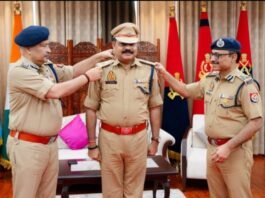 तेजतर्रार पीपीएस अधिकारी जितेंद्र कुमार श्रीवास्तव बने आईपीएस, पिपिंग सेरेमनी में मिला नया दायित्व 15 से अधिक जिलों में दे चुके हैं सेवाएं, गोरखपुर और मेरठ में निभा चुके हैं अहम जिम्मेदारी