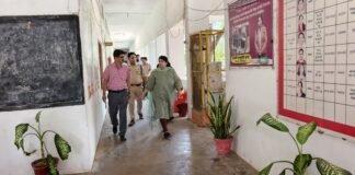 डीएम-एसपी ने परीक्षा केंद्रों का किया निरीक्षण, कड़ी निगरानी में सकुशल सम्पन्न हुई यूपीटीईटी परीक्षा 19 परीक्षा केंद्रों पर शांतिपूर्ण माहौल में हुई परीक्षा, प्रशासन रहा पूरी तरह सतर्क