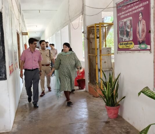 डीएम-एसपी ने परीक्षा केंद्रों का किया निरीक्षण, कड़ी निगरानी में सकुशल सम्पन्न हुई यूपीटीईटी परीक्षा 19 परीक्षा केंद्रों पर शांतिपूर्ण माहौल में हुई परीक्षा, प्रशासन रहा पूरी तरह सतर्क