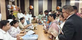 डीएम-एसपी ने तहसील लालगंज में सुनीं फरियादियों की समस्याएं सम्पूर्ण समाधान दिवस में 148 शिकायतें, 20 का मौके पर निस्तारण