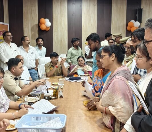 डीएम-एसपी ने तहसील लालगंज में सुनीं फरियादियों की समस्याएं सम्पूर्ण समाधान दिवस में 148 शिकायतें, 20 का मौके पर निस्तारण