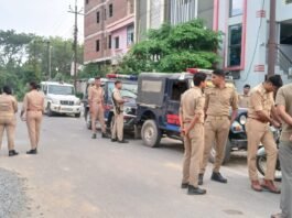 गीडा सेक्टर-22 में प्रशासन का बड़ा एक्शन, अवैध होटलों पर छापेमारी एसडीएम व गीडा सीईओ की संयुक्त कार्रवाई, दो होटल सील, मैनेजर और मुंशी हिरासत में