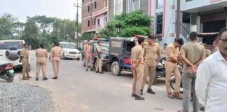 गीडा सेक्टर-22 में प्रशासन का बड़ा एक्शन, अवैध होटलों पर छापेमारी एसडीएम व गीडा सीईओ की संयुक्त कार्रवाई, दो होटल सील, मैनेजर और मुंशी हिरासत में
