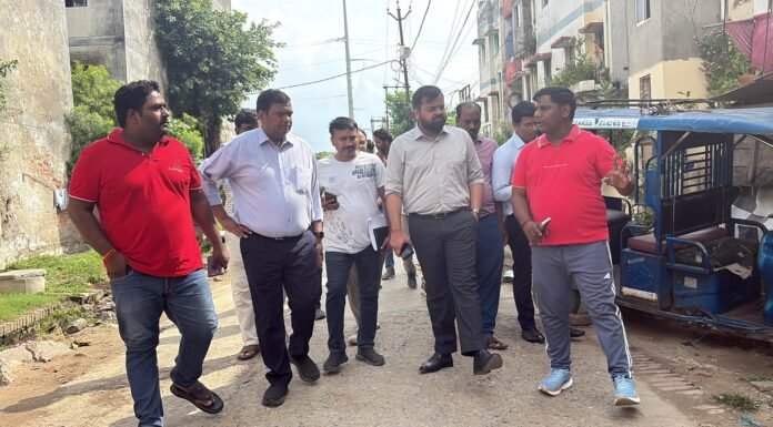 गोपालपुर वार्ड में नगर आयुक्त का औचक निरीक्षण सफाई व्यवस्था दुरुस्त करने के सख्त निर्देश, बीटवार तैनाती और नालों की नियमित सफाई पर जोर