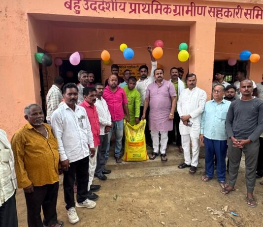 खिरीडाड में बहुउद्देशीय ग्रामीण सहकारी समिति (वि. पैक्स) का उद्घाटन विधायक प्रदीप शुक्ला बोले— सहकारी समितियां किसानों की आर्थिक मजबूती का मजबूत आधार