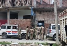 विदेशी साइबर फ्रॉड मामले में गोरखपुर में ATS की बड़ी कार्रवाई, पेंट कारोबारी के घर पांच घंटे तक चली जांच इलाहीबाग में सुबह पांच बजे मारा छापा, मोबाइल व इलेक्ट्रॉनिक उपकरण खंगाले, स्थानीय पुलिस रही तैनात