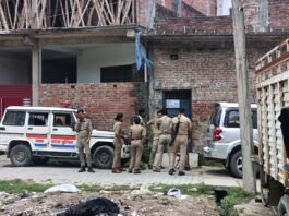 विदेशी साइबर फ्रॉड मामले में गोरखपुर में ATS की बड़ी कार्रवाई, पेंट कारोबारी के घर पांच घंटे तक चली जांच इलाहीबाग में सुबह पांच बजे मारा छापा, मोबाइल व इलेक्ट्रॉनिक उपकरण खंगाले, स्थानीय पुलिस रही तैनात