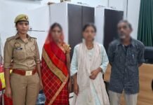 भटकी युवती को पुलिस ने परिवार से मिलाया