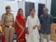 भटकी युवती को पुलिस ने परिवार से मिलाया