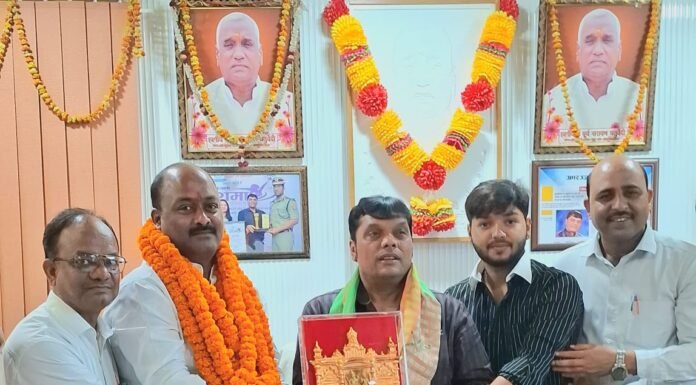 सूर्या इंटरनेशनल में जिला पंचायत अध्यक्ष बलिराम यादव का जोरदार स्वागत, कार्यकाल बढ़ने पर दी गई बधाई
