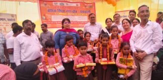 मलिन बस्ती पहुंचीं डीएम, 10 बच्चों का कराया स्कूल में नामांकन, ड्रॉपआउट छात्रा की पढ़ाई फिर शुरू
