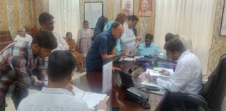डीएम दीपक मीणा ने सुनी जनसमस्याएं, अधिकारियों को दिए त्वरित एवं गुणवत्तापूर्ण निस्तारण के निर्देश जनसुनवाई में पहुंचे फरियादियों को मिला भरोसा, समयबद्ध कार्रवाई पर दिया जोर