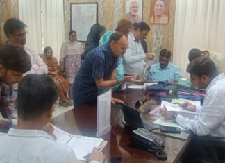 डीएम दीपक मीणा ने सुनी जनसमस्याएं, अधिकारियों को दिए त्वरित एवं गुणवत्तापूर्ण निस्तारण के निर्देश जनसुनवाई में पहुंचे फरियादियों को मिला भरोसा, समयबद्ध कार्रवाई पर दिया जोर