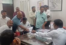कार्यभार संभालते ही एक्शन मोड में दिखे सदर एसडीएम ज्ञान प्रताप सिंह पहले ही दिन जनसुनवाई कर फरियादियों की सुनी समस्याएं, लंबित फाइलों पर जताई सख्ती