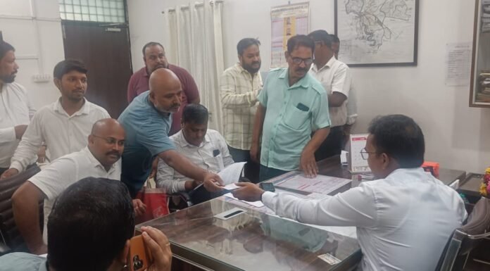 कार्यभार संभालते ही एक्शन मोड में दिखे सदर एसडीएम ज्ञान प्रताप सिंह पहले ही दिन जनसुनवाई कर फरियादियों की सुनी समस्याएं, लंबित फाइलों पर जताई सख्ती