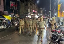 शांति और सुरक्षा व्यवस्था को लेकर पुलिस अलर्ट, डीआईजी व एसएसपी ने किया पैदल मार्च संवेदनशील क्षेत्रों का लिया जायजा, व्यापारियों व आमजन से संवाद कर दिलाया सुरक्षा का भरोसा