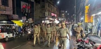 शांति और सुरक्षा व्यवस्था को लेकर पुलिस अलर्ट, डीआईजी व एसएसपी ने किया पैदल मार्च संवेदनशील क्षेत्रों का लिया जायजा, व्यापारियों व आमजन से संवाद कर दिलाया सुरक्षा का भरोसा