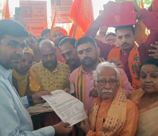 गो सम्मान आह्वान अभियान के तहत डीएम को सौंपा ज्ञापन, राष्ट्रीय गौशाला नीति लागू करने की उठाई मांग व्यापारी कल्याण बोर्ड के उपाध्यक्ष पुष्प दत्त जैन बोले— गोसंरक्षण आस्था ही नहीं, कृषि और ग्रामीण अर्थव्यवस्था का भी आधार